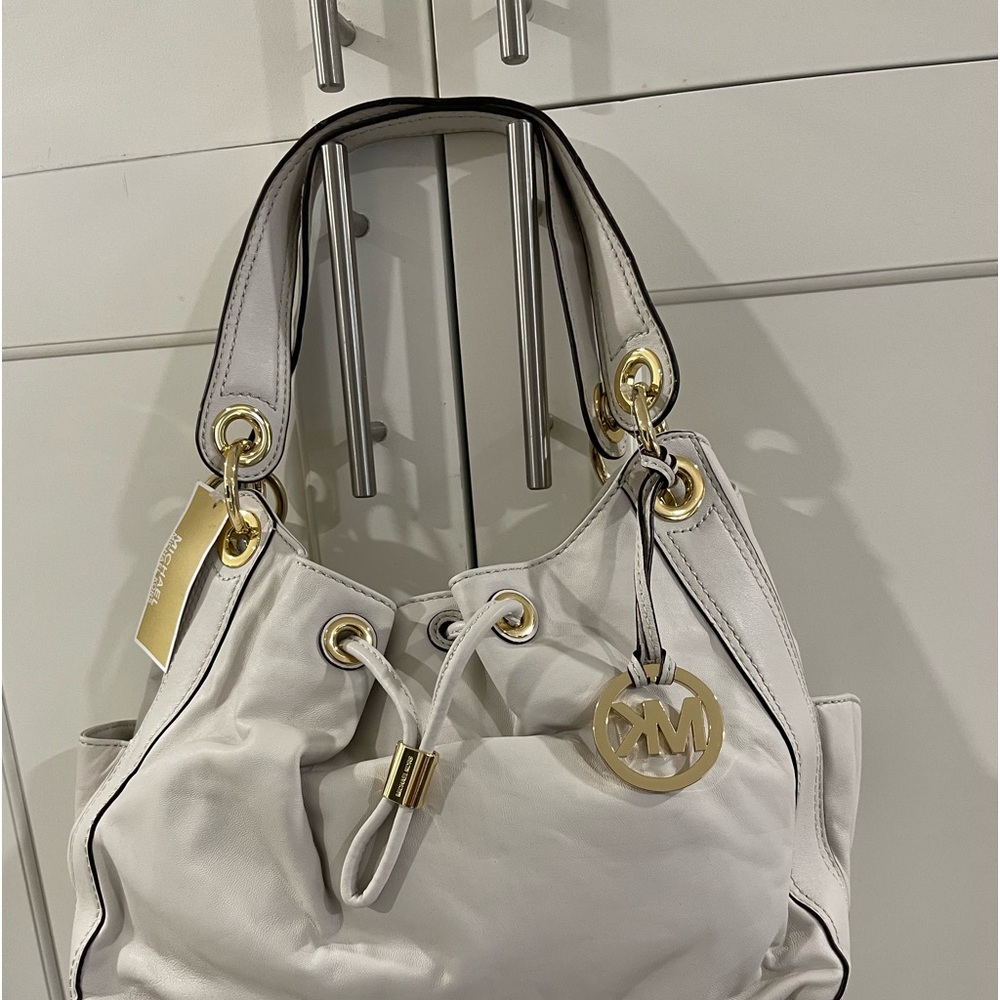NWT Gorgeous Bag Michael Kors, white and gold  with dust cover